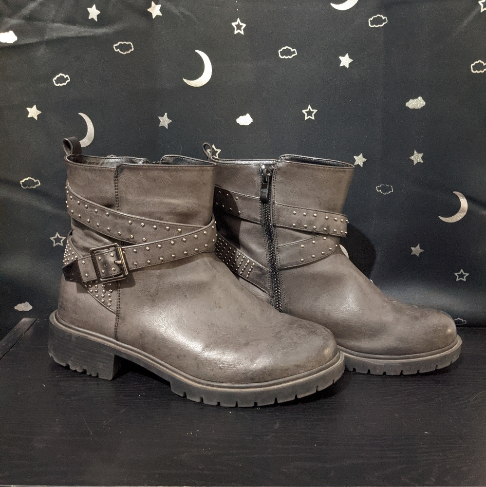 Torrid boots